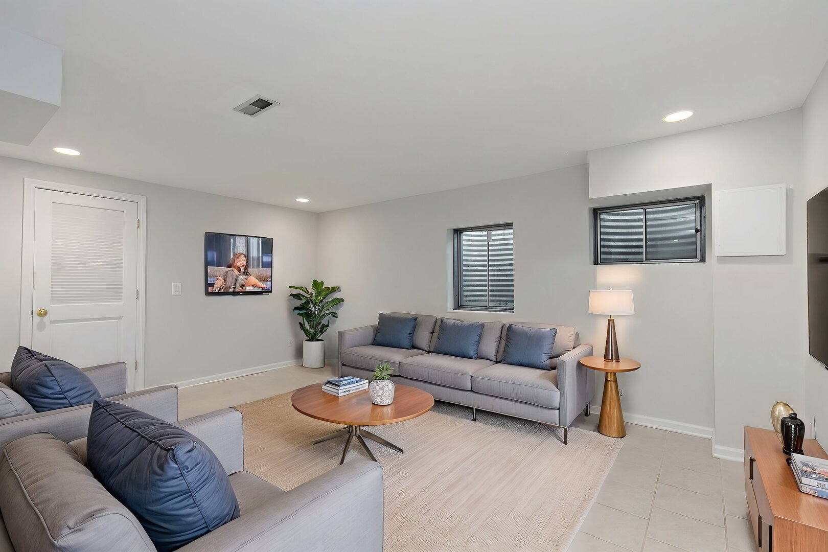 989 N Cove Drive Unit: B