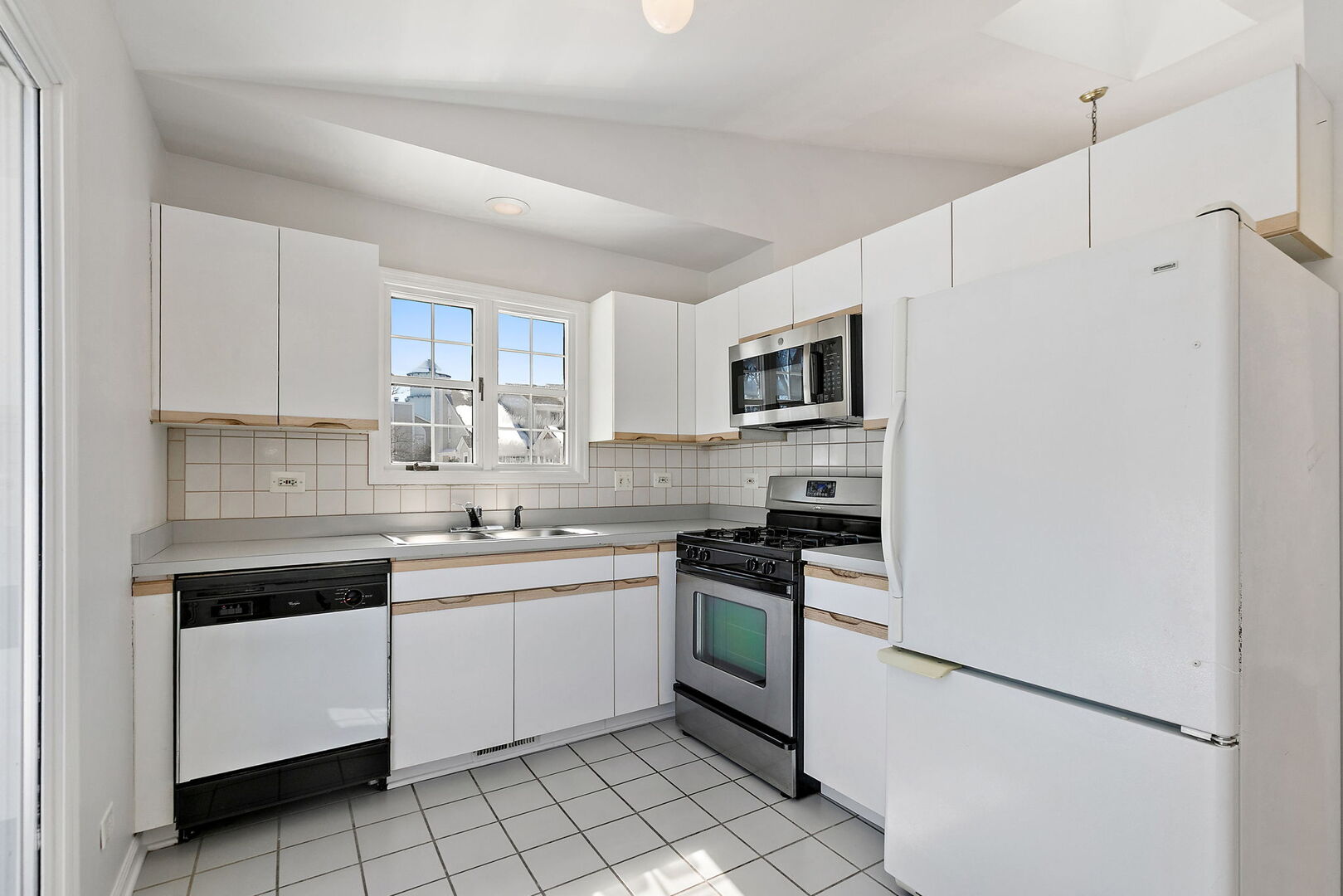 989 N Cove Drive Unit: B