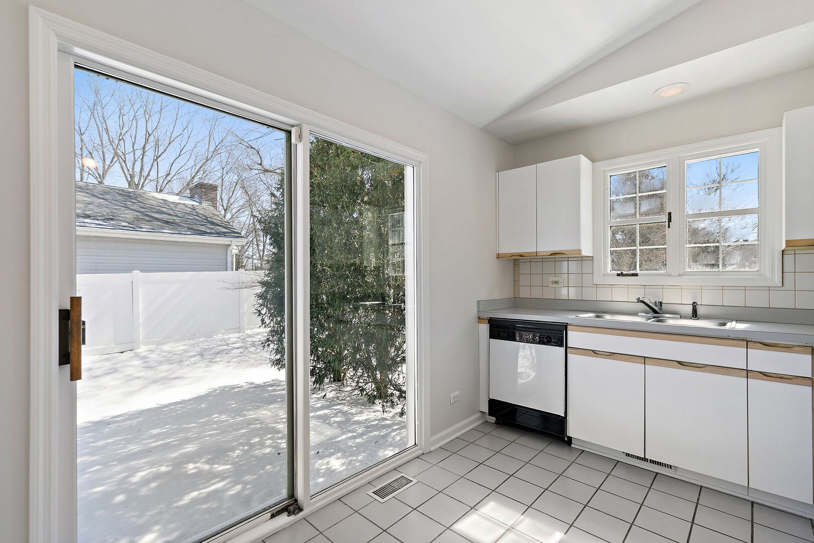 989 N Cove Drive Unit: B