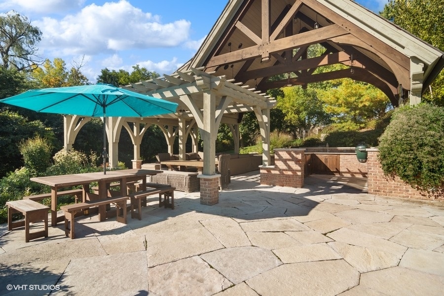 65 ROUND BARN Road