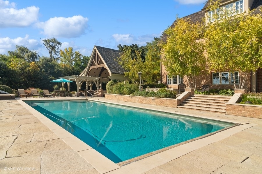65 ROUND BARN Road