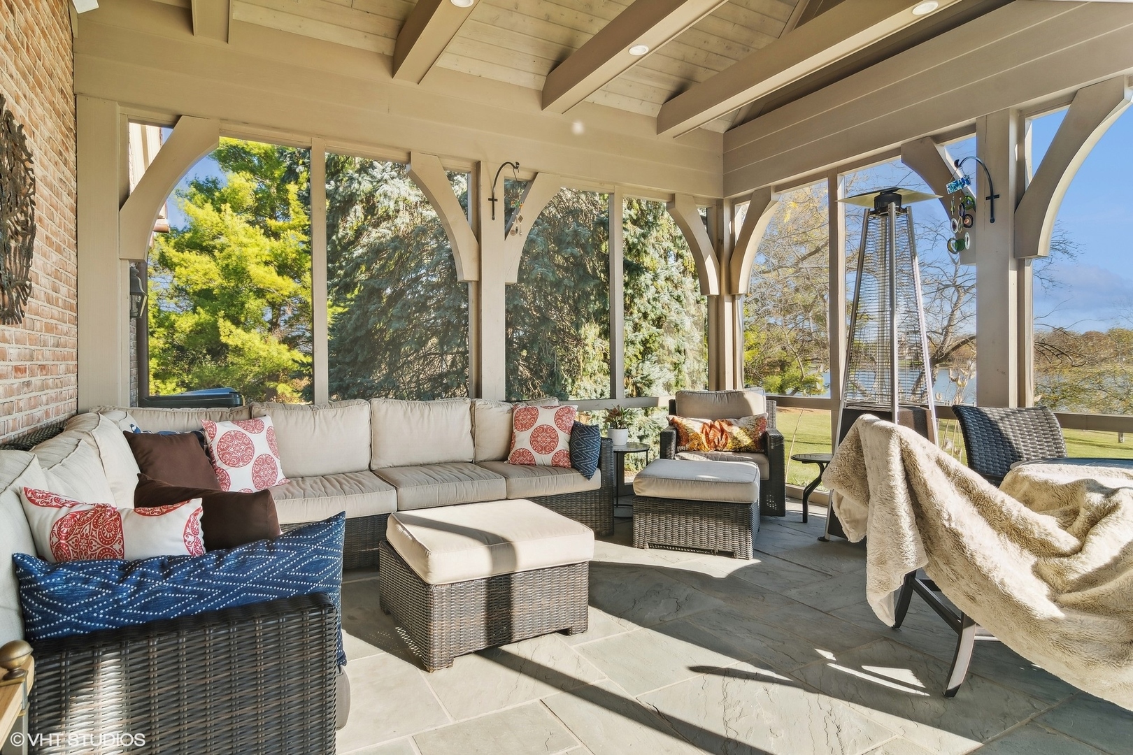 65 ROUND BARN Road