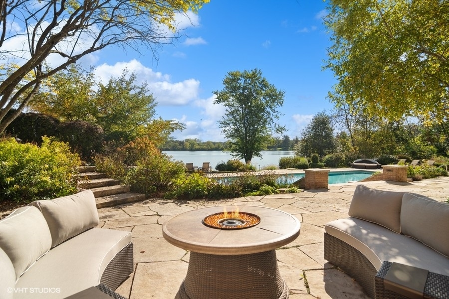 65 ROUND BARN Road