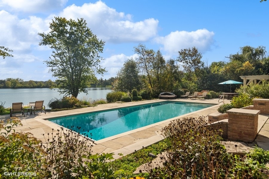 65 ROUND BARN Road