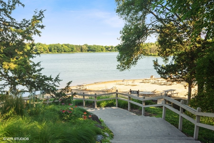 25 Shoreline Road Unit: B
