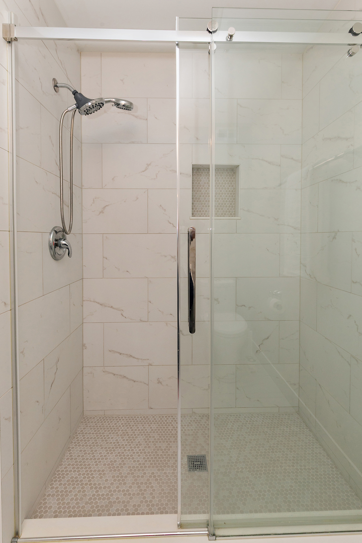25 Shoreline Road Unit: B