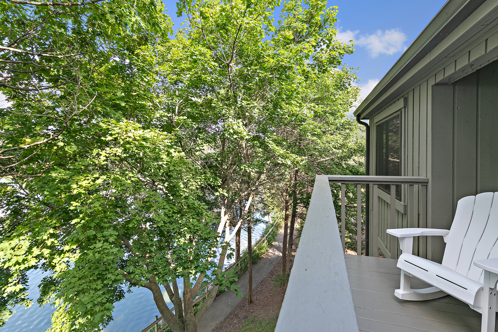 25 Shoreline Road Unit: B