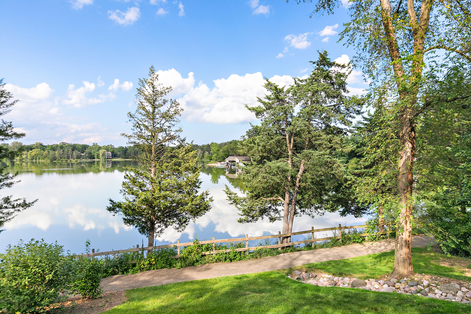 25 Shoreline Road Unit: B