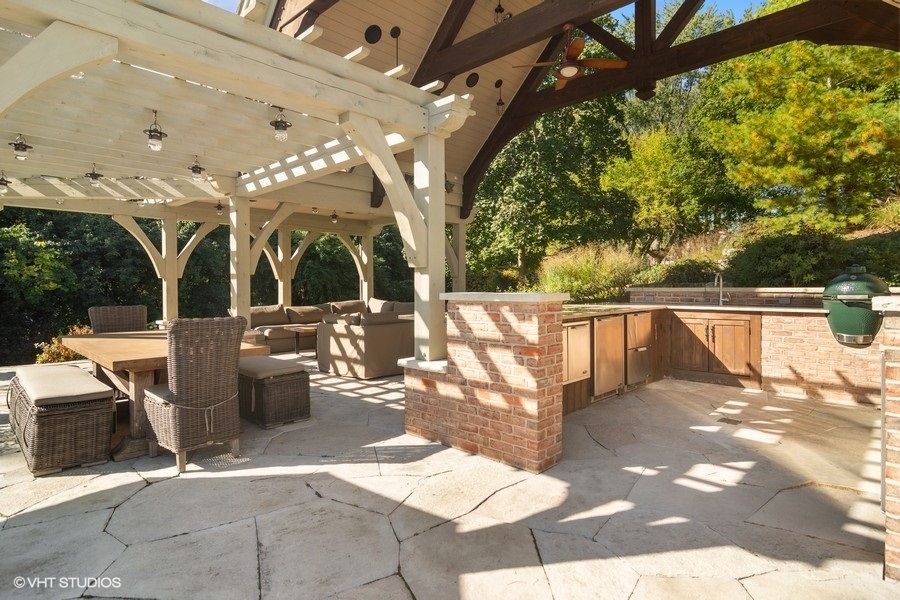 65 ROUND BARN Road