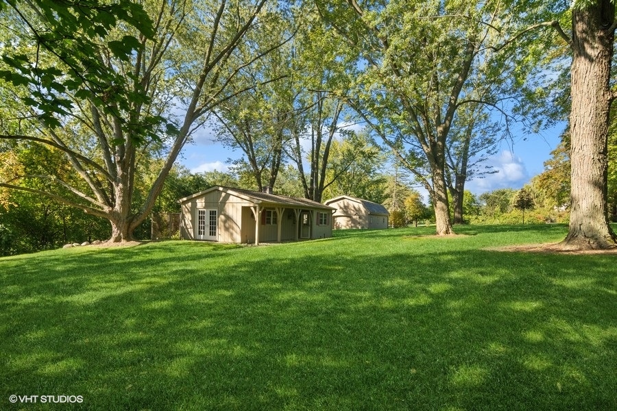 65 ROUND BARN Road