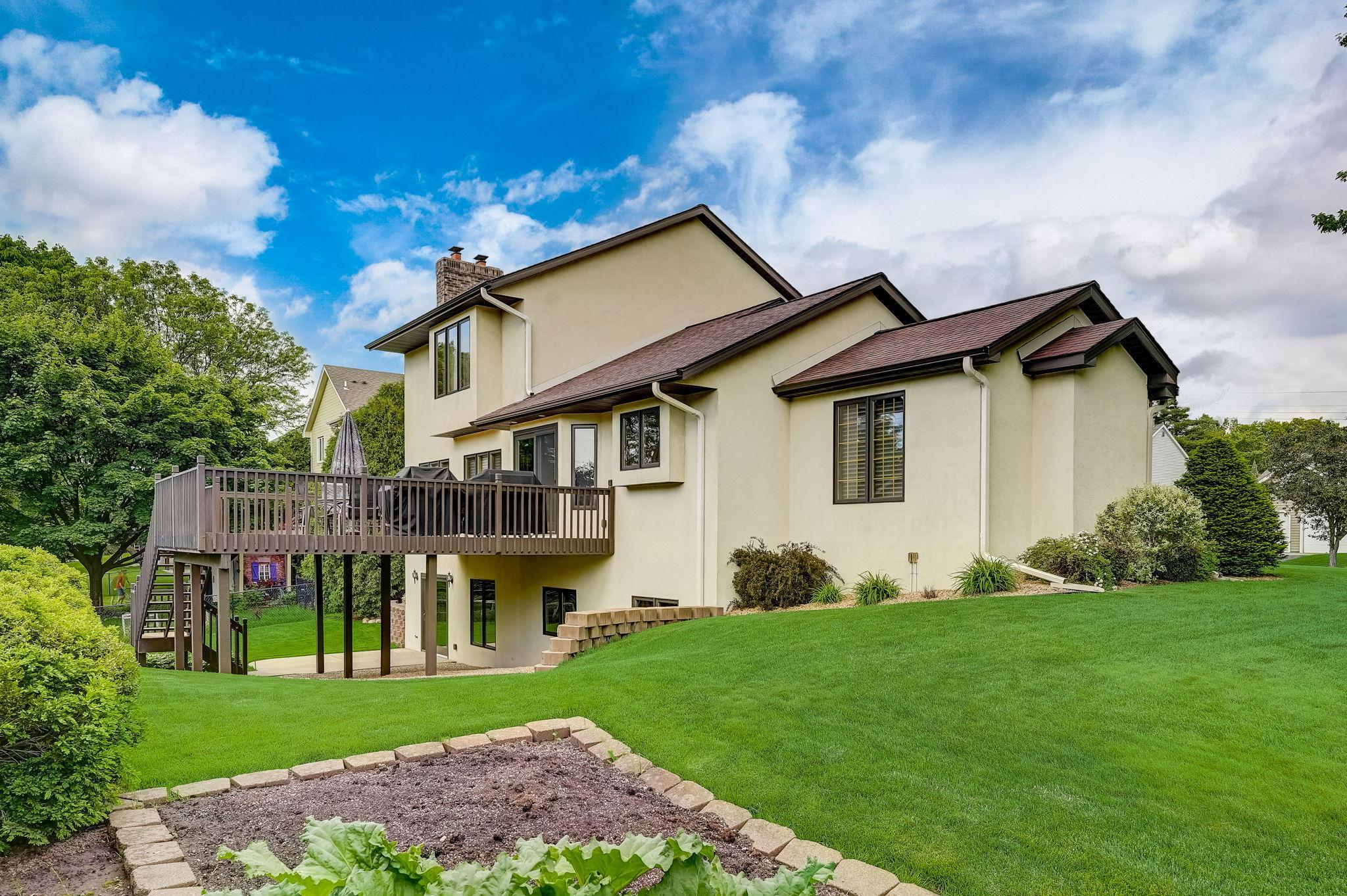 1112 Emerson Court