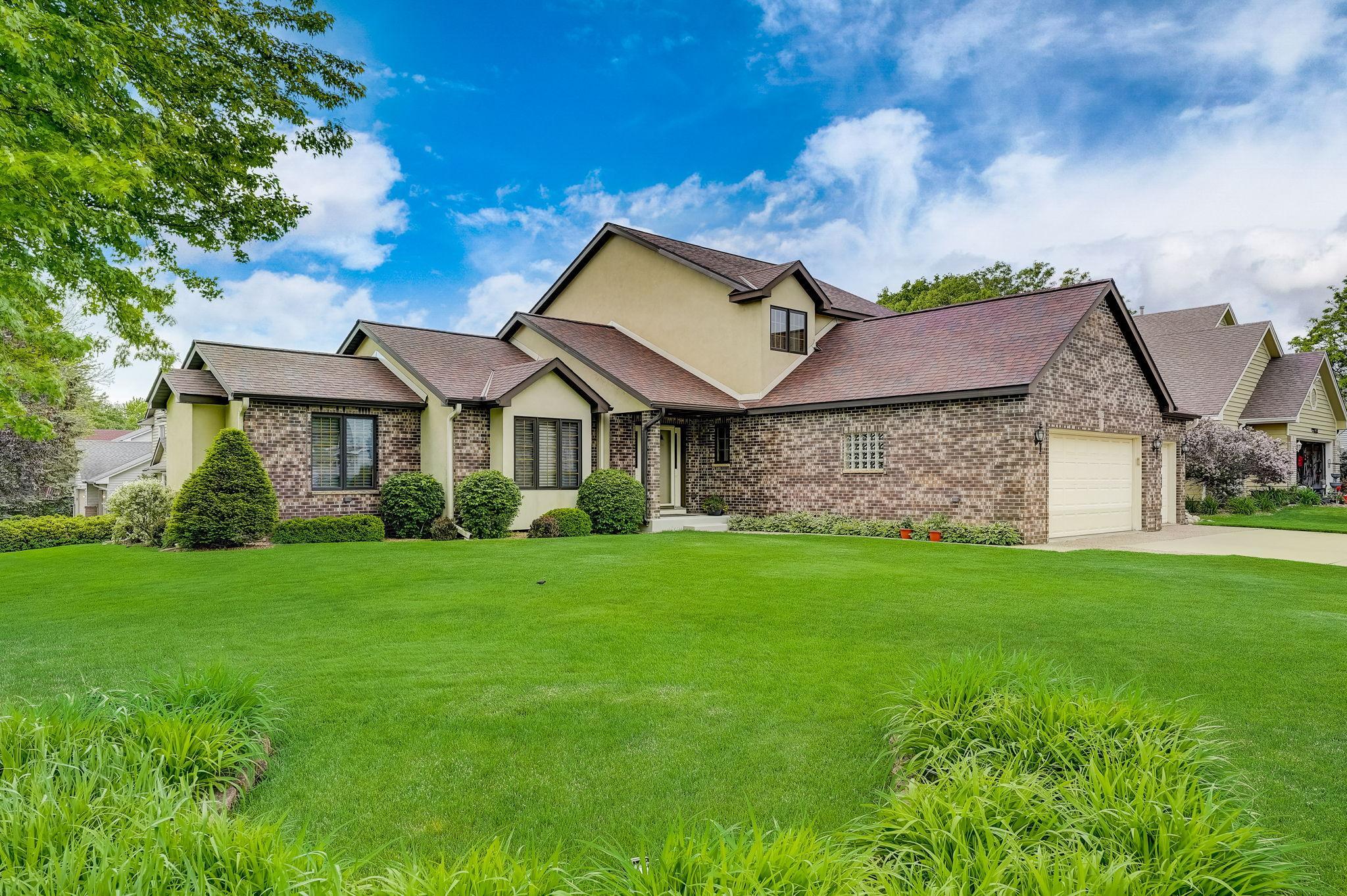 1112 Emerson Court