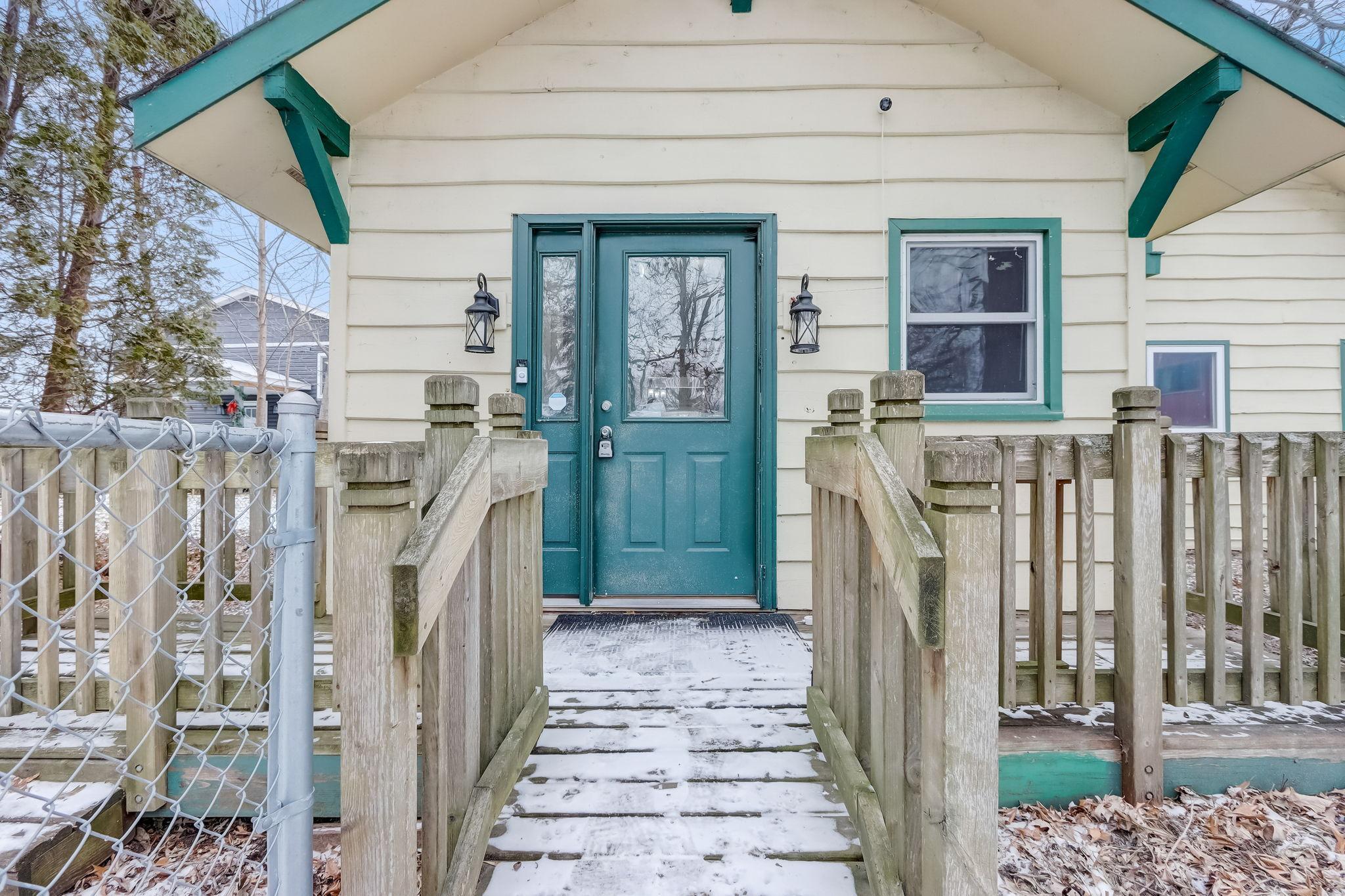 1079 17th Street SE