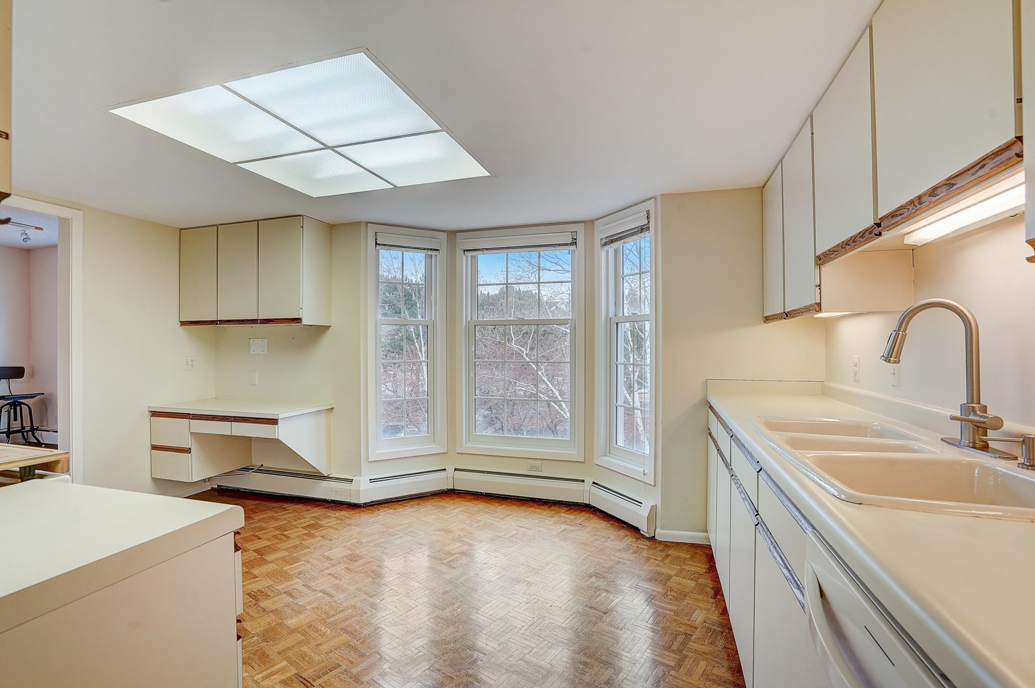 603 Lake Street Unit: 307