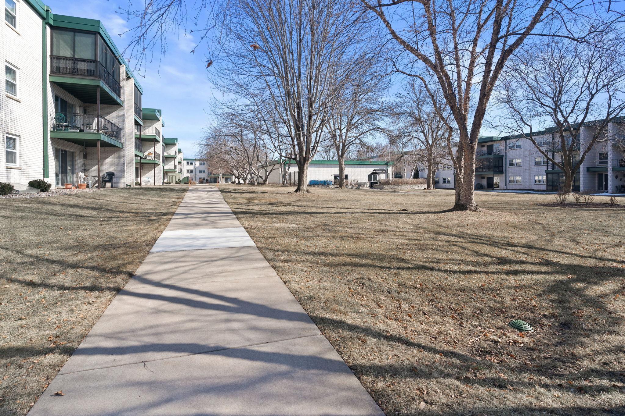 2730 Dale Street N Unit: D304