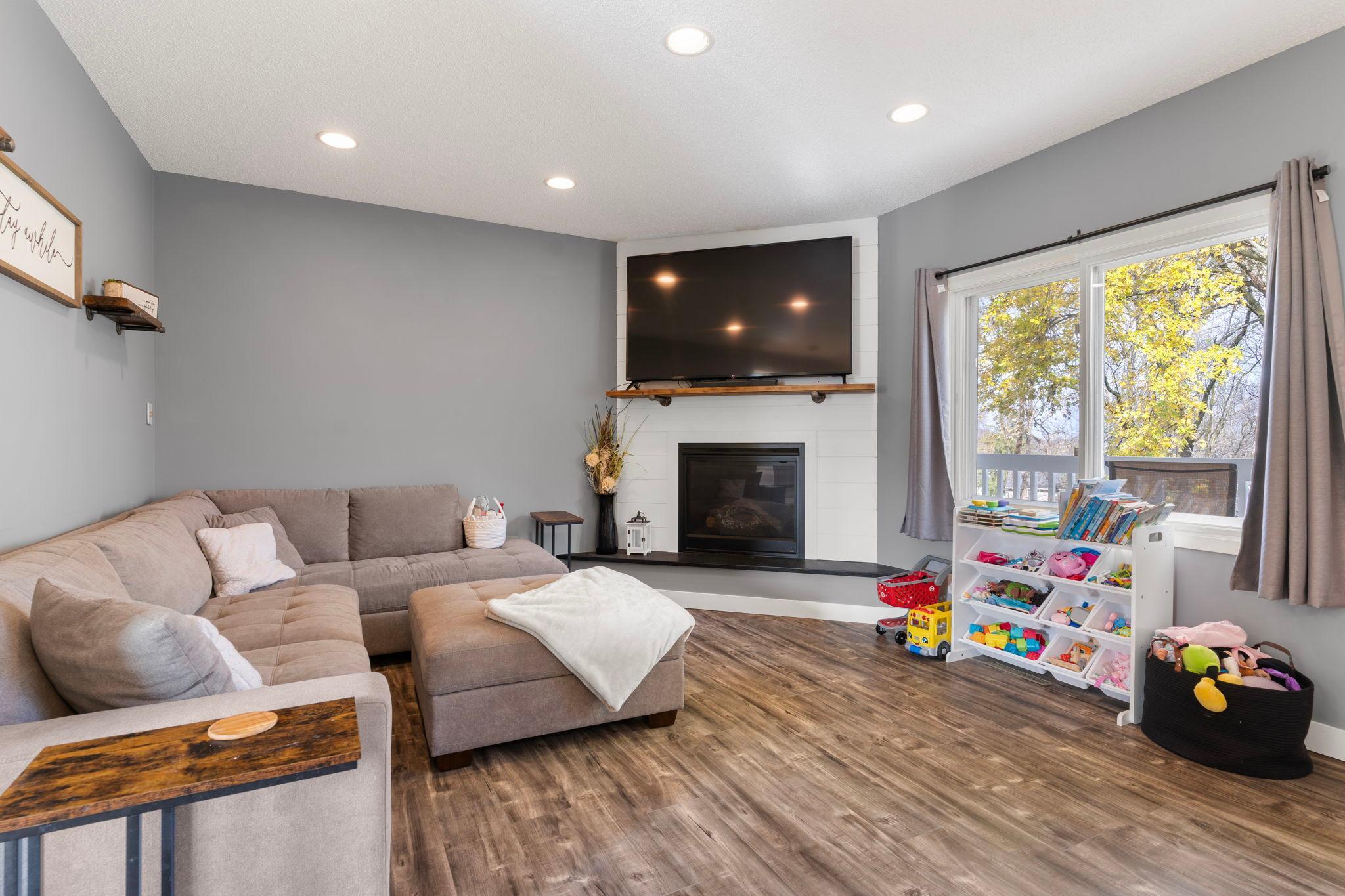 2200 Tower Court