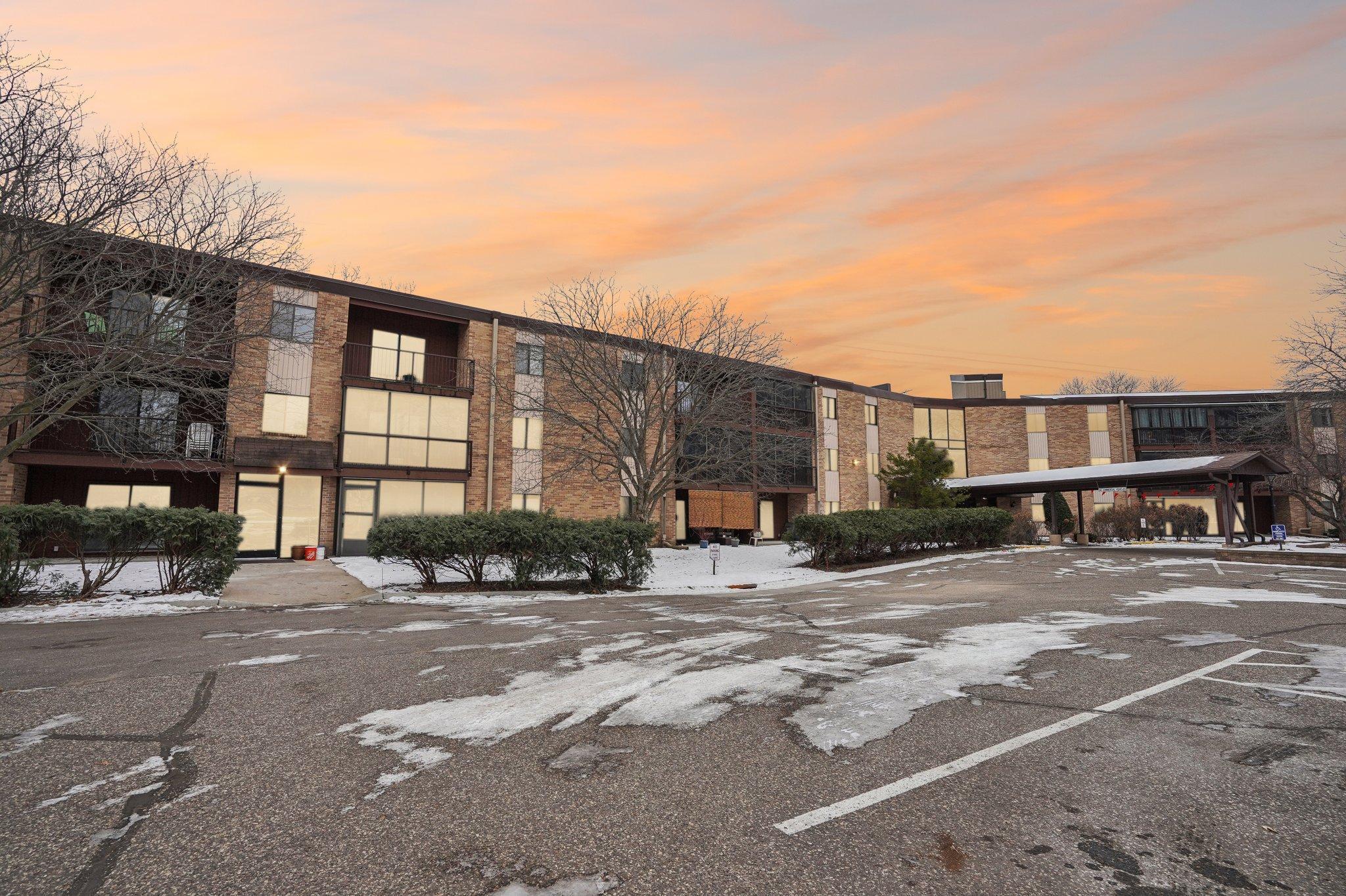 2670 Oxford Street N Unit: 213