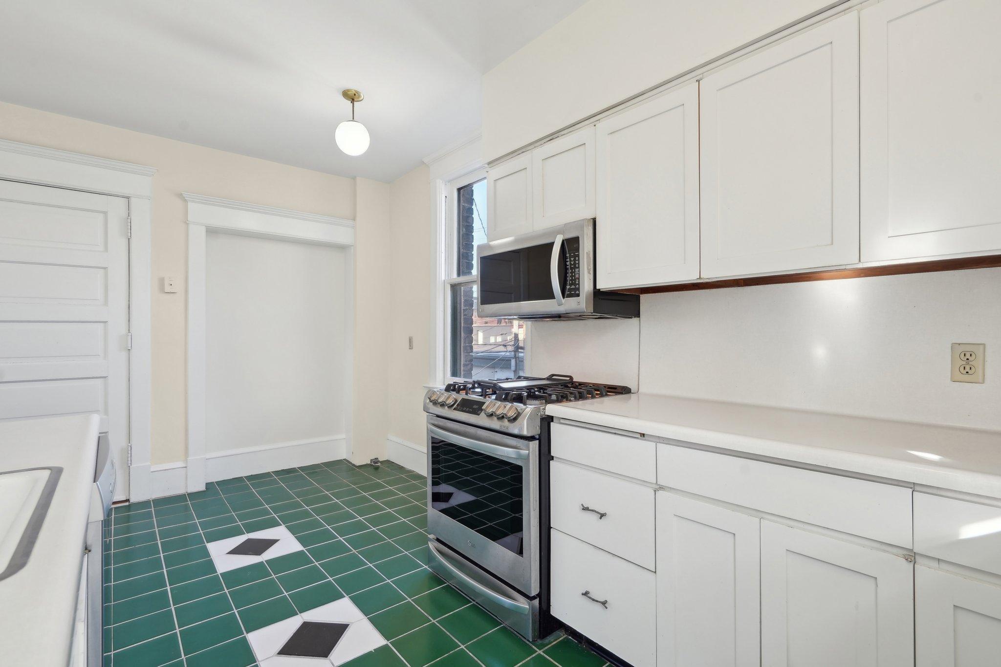 647 Lincoln Avenue Unit: 4