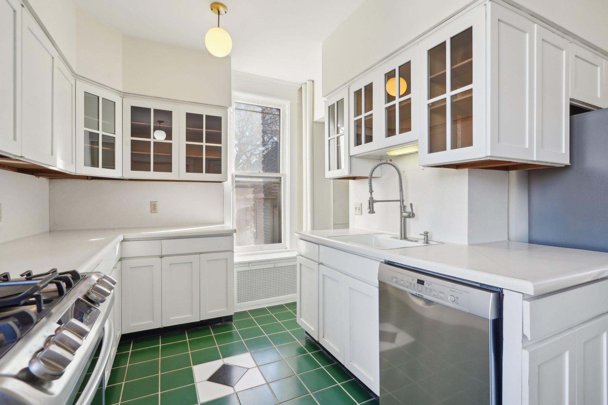 647 Lincoln Avenue Unit: 4