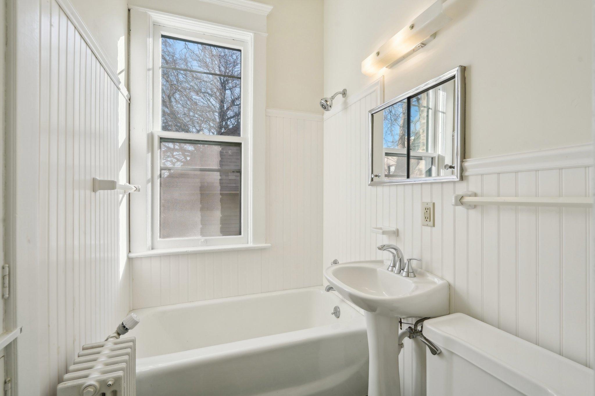 647 Lincoln Avenue Unit: 4