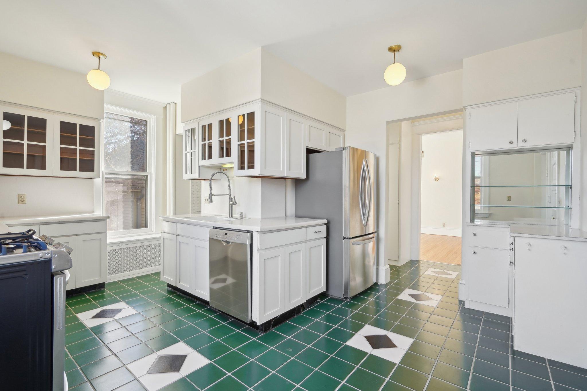 647 Lincoln Avenue Unit: 4