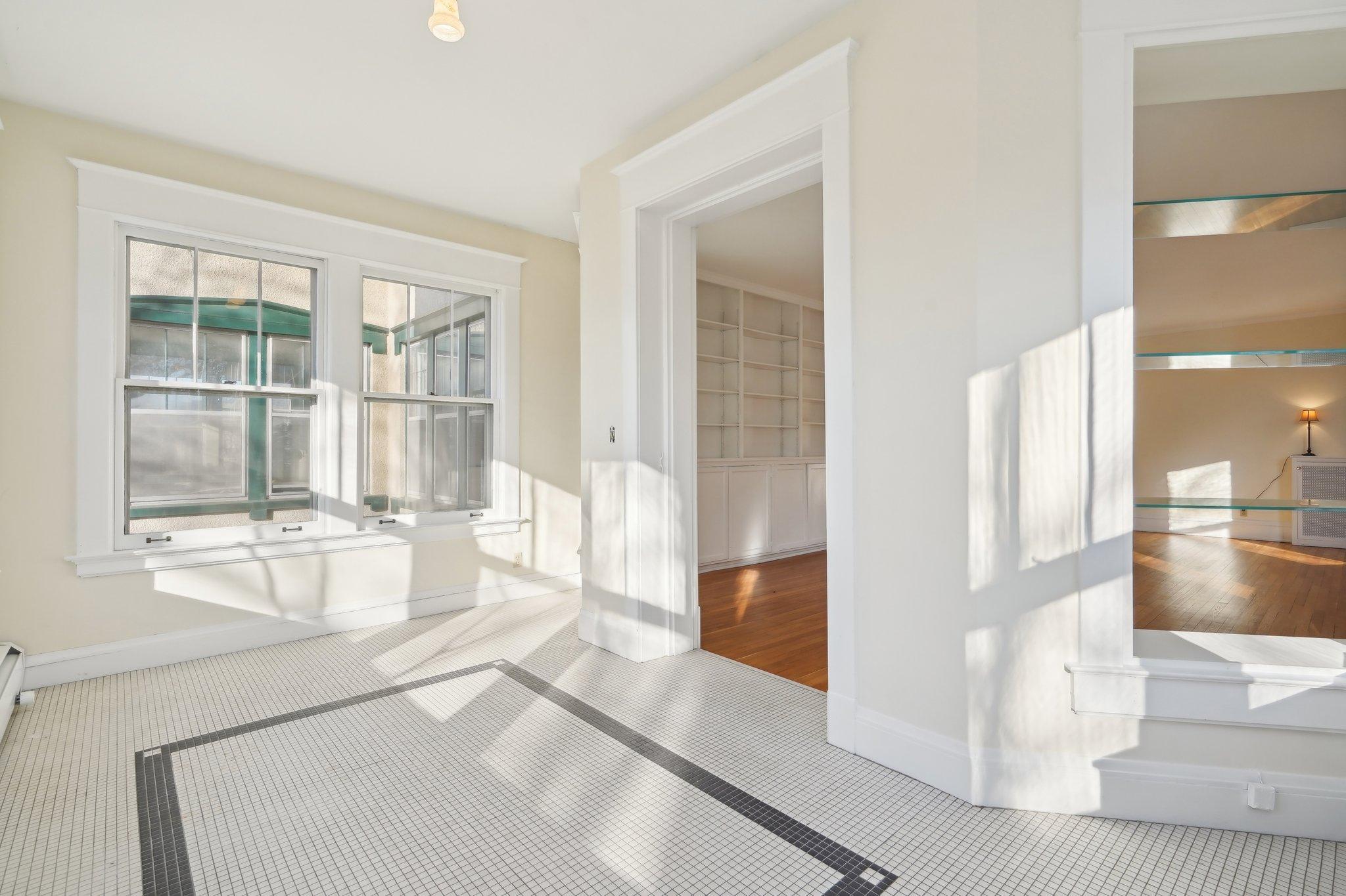 647 Lincoln Avenue Unit: 4