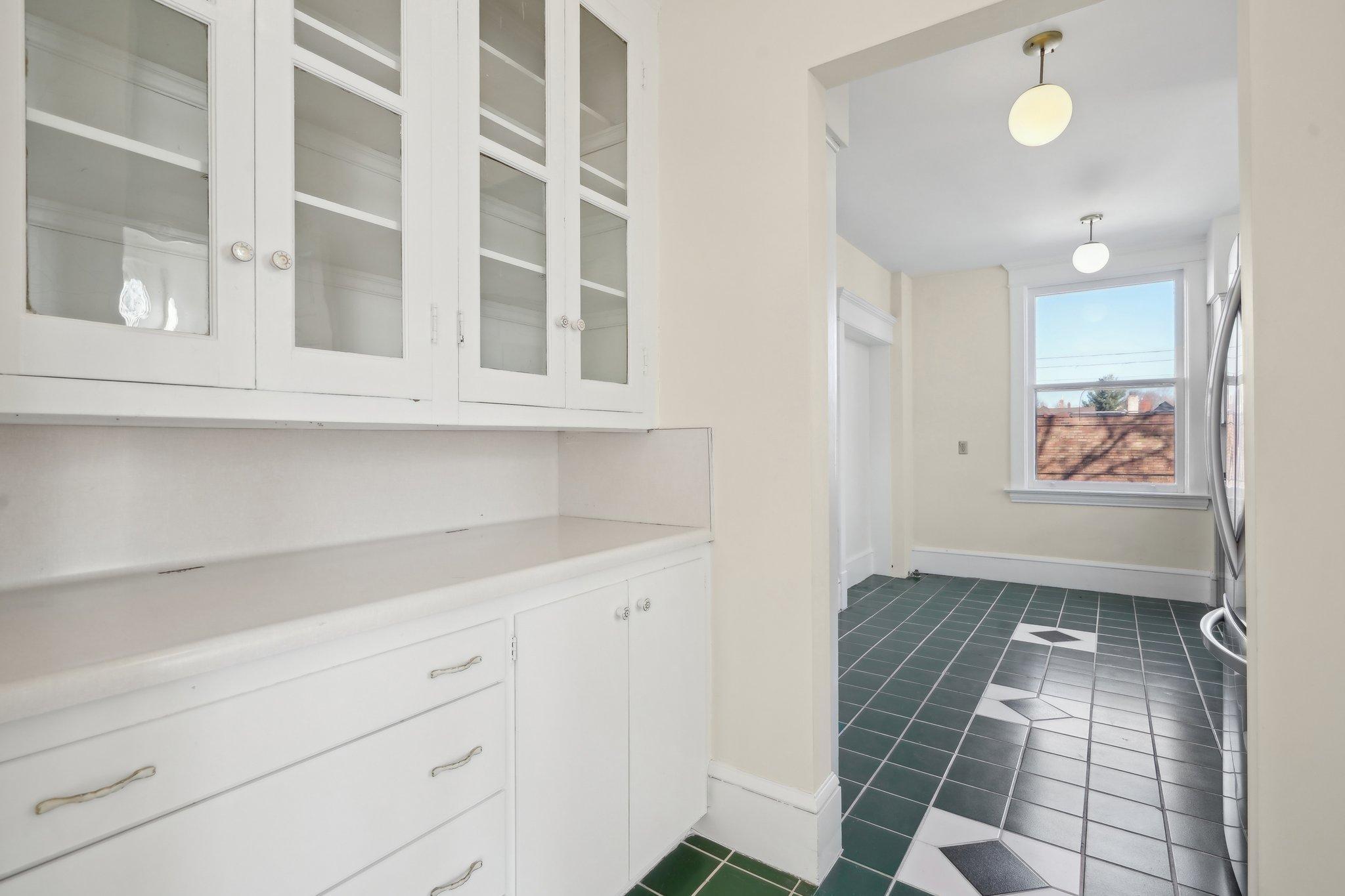 647 Lincoln Avenue Unit: 4