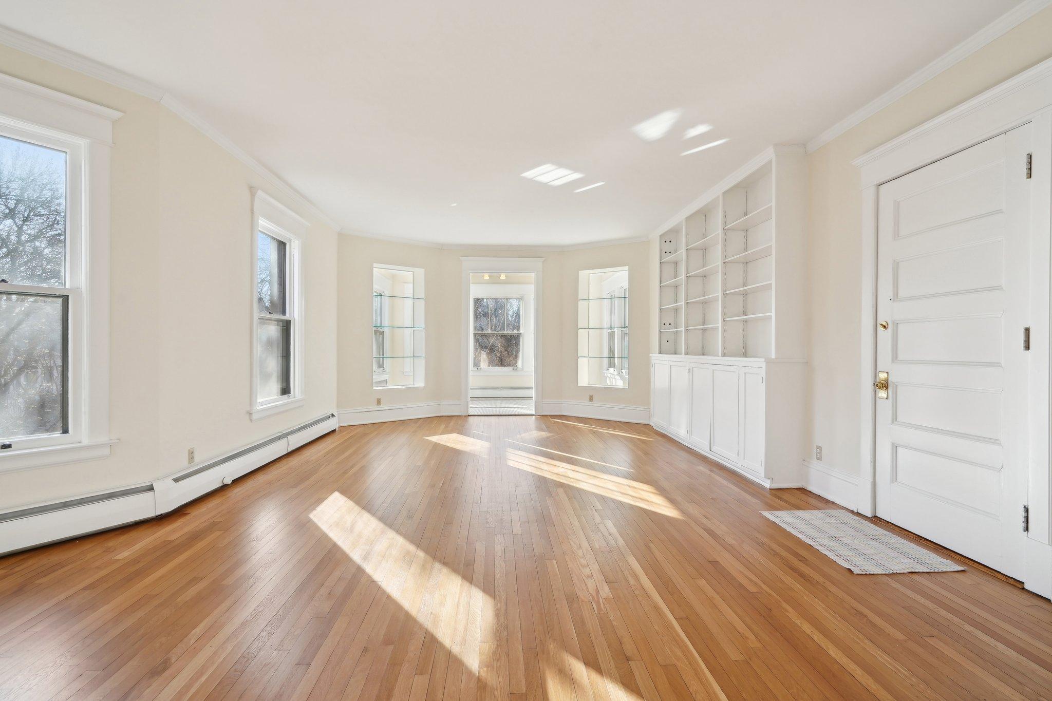 647 Lincoln Avenue Unit: 4