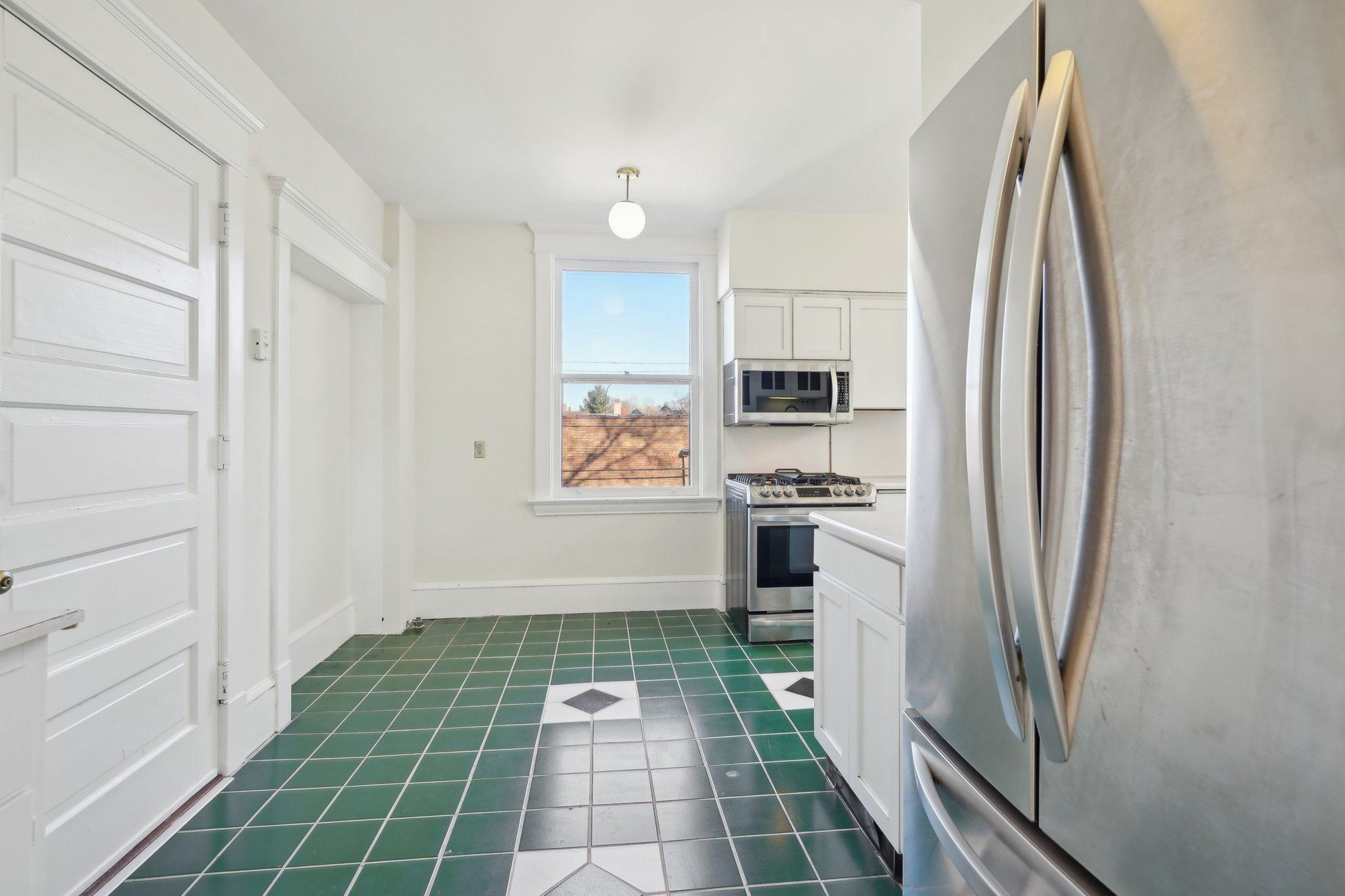 647 Lincoln Avenue Unit: 4