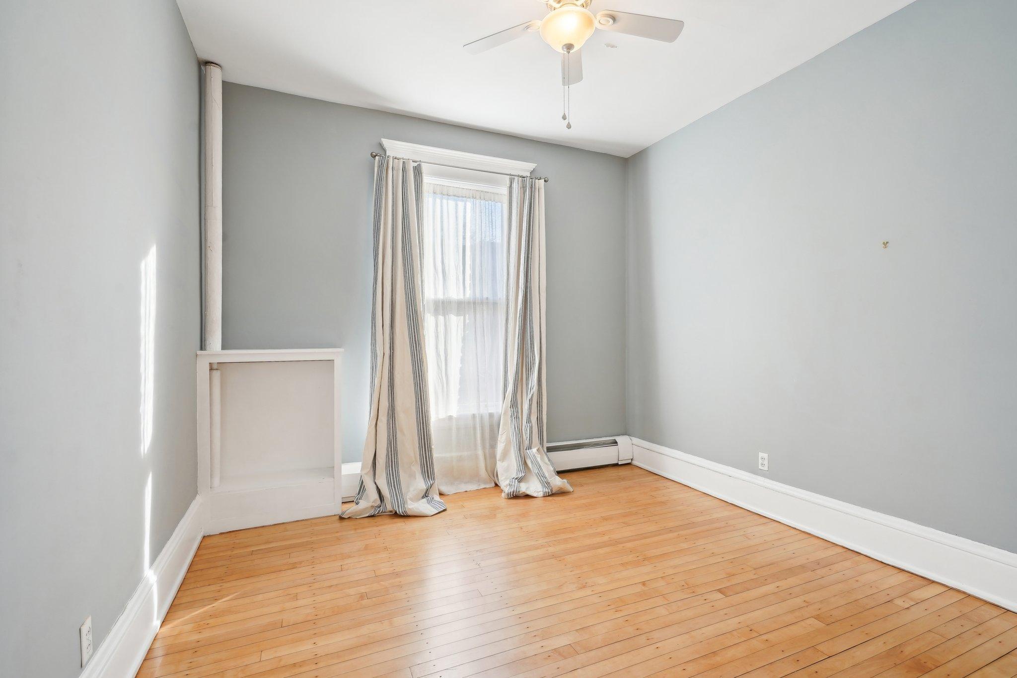 647 Lincoln Avenue Unit: 4
