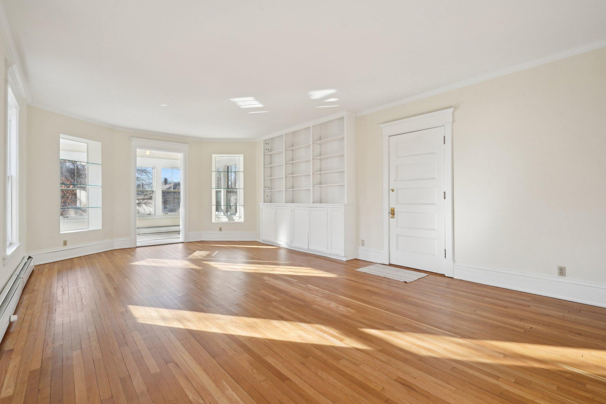 647 Lincoln Avenue Unit: 4