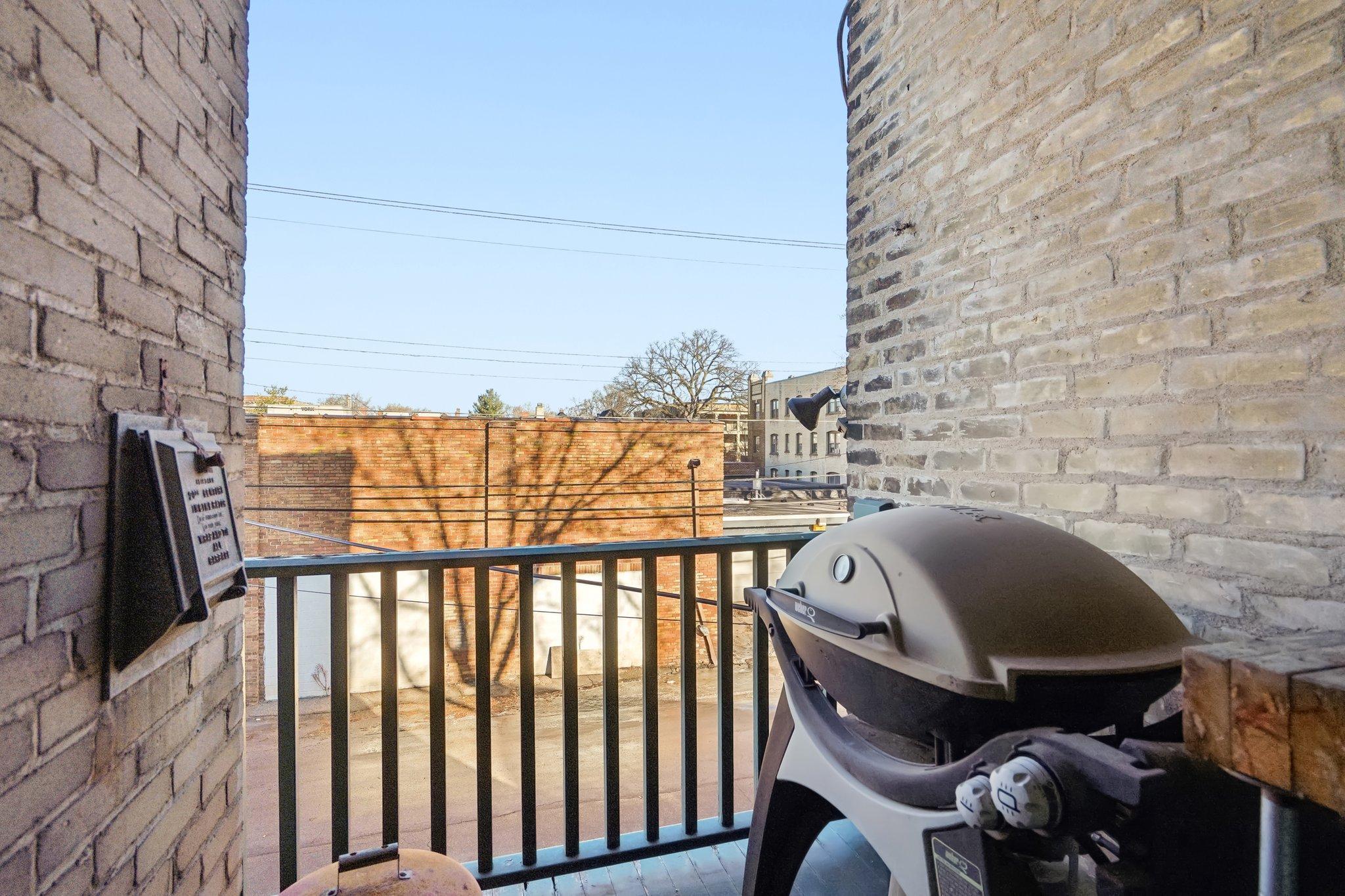 647 Lincoln Avenue Unit: 4