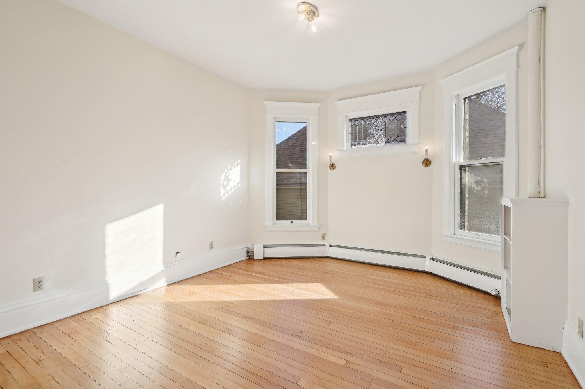 647 Lincoln Avenue Unit: 4
