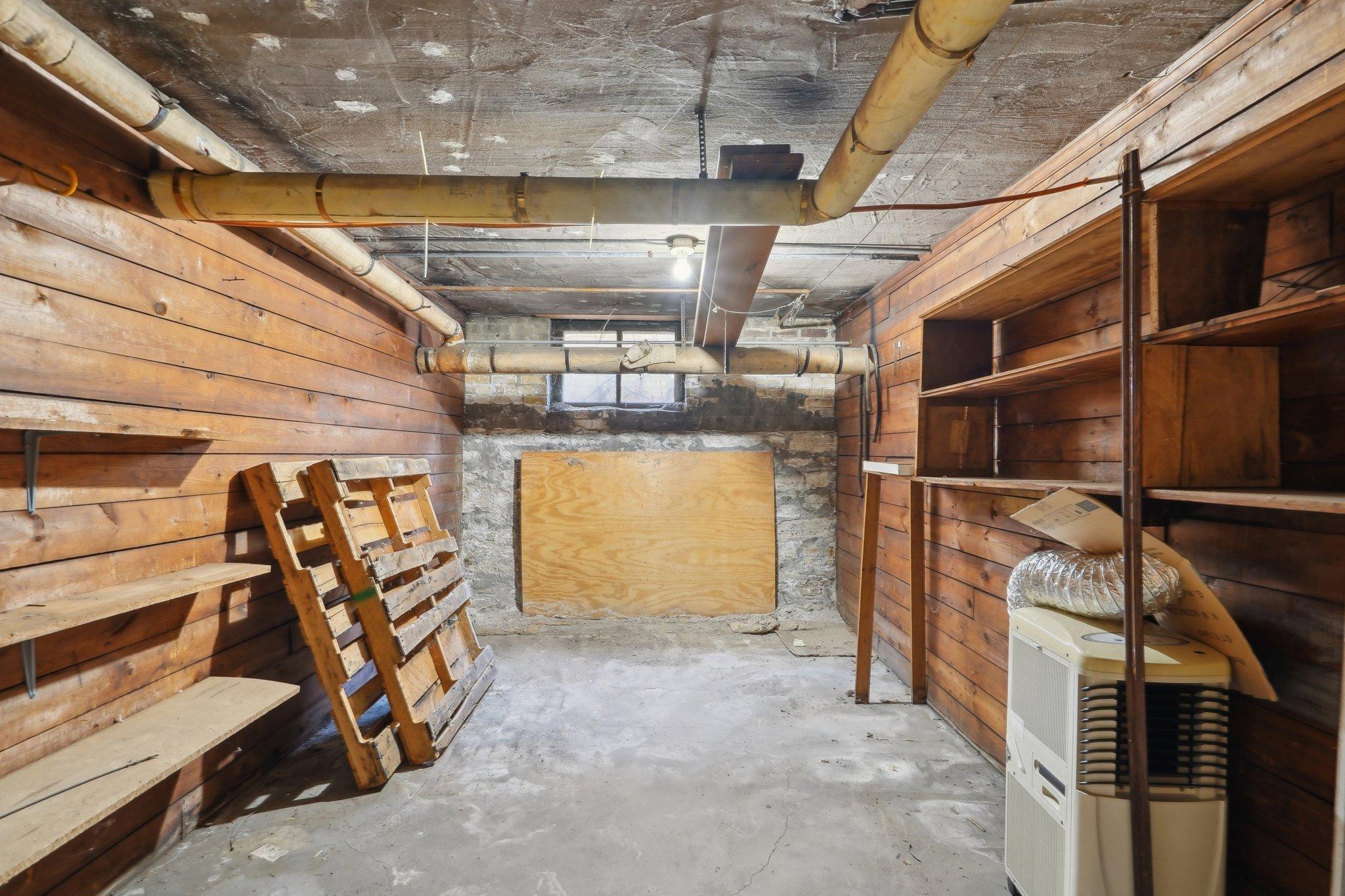 647 Lincoln Avenue Unit: 4
