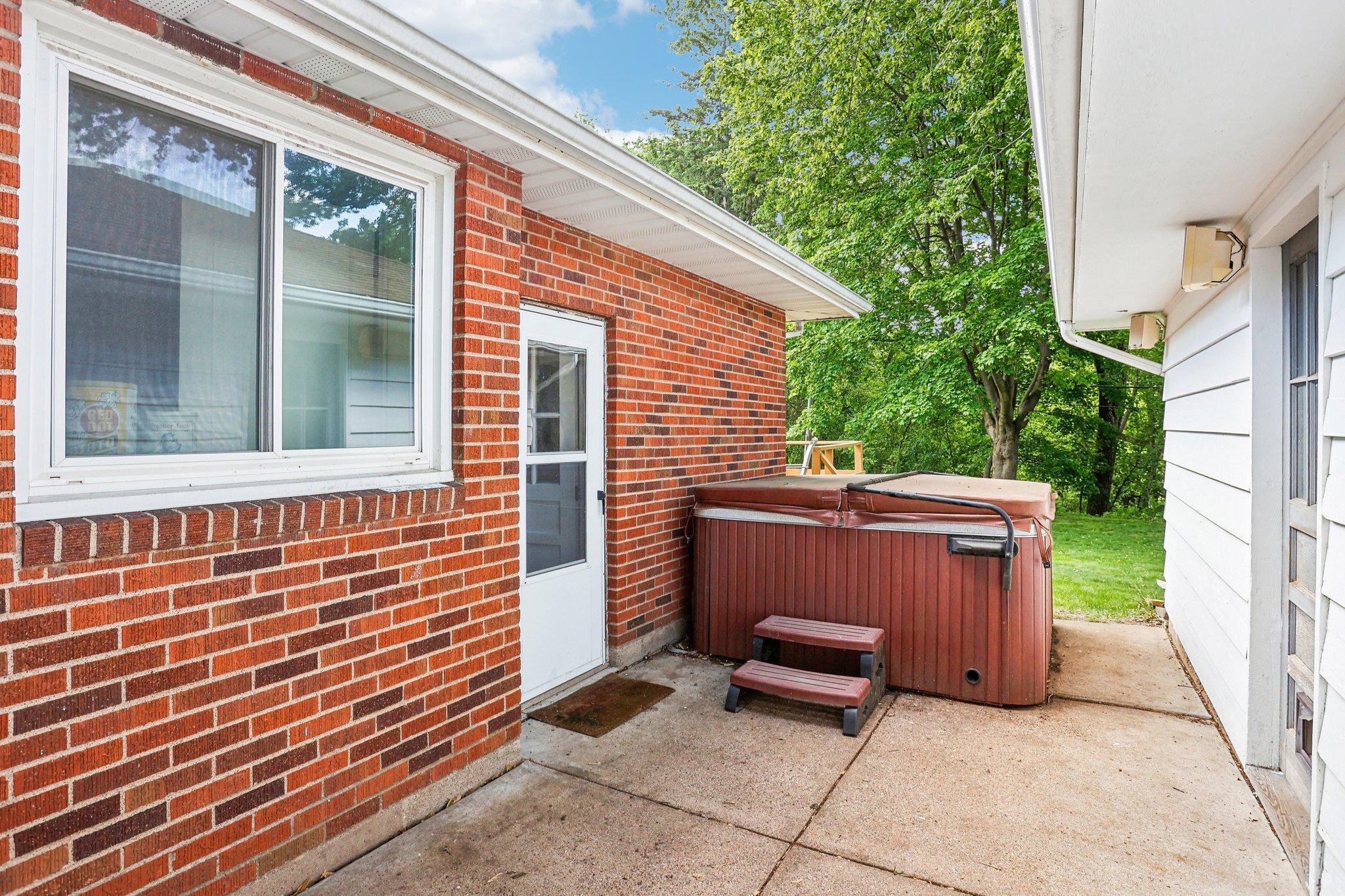 2646 Brookview Drive E
