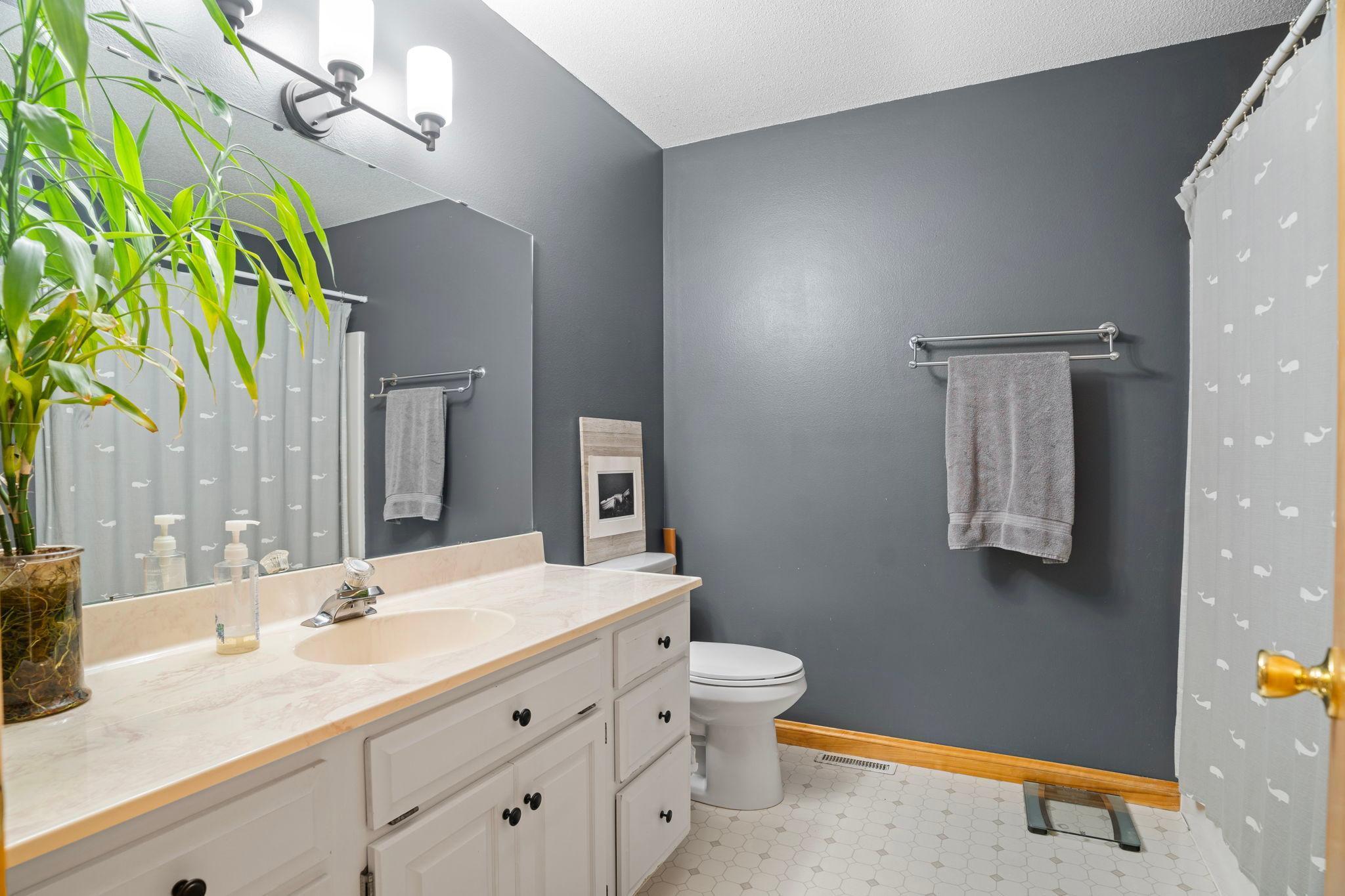 913 Valley View Road