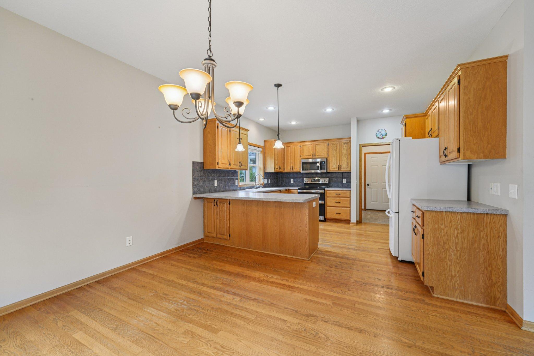 1789 Windsor Drive S