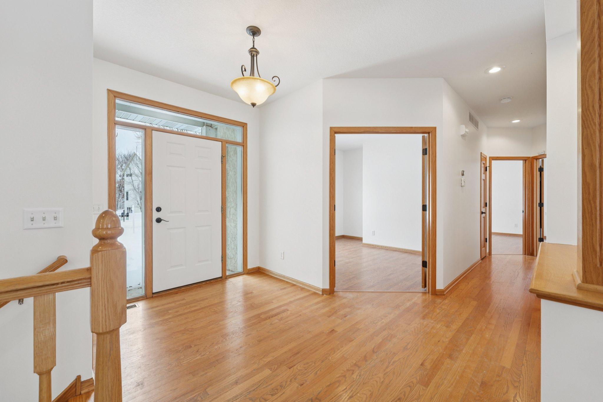 1789 Windsor Drive S