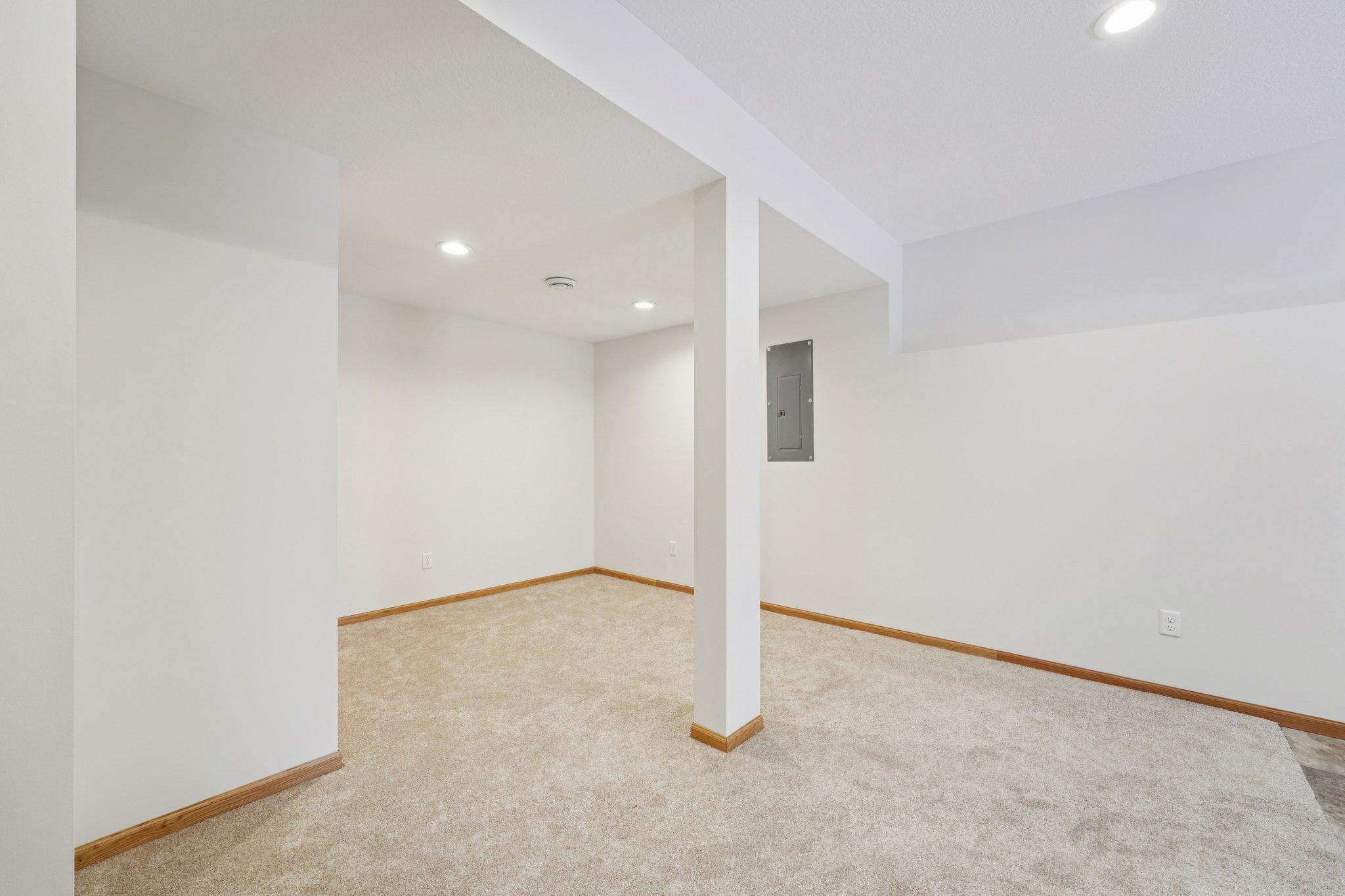 1789 Windsor Drive S