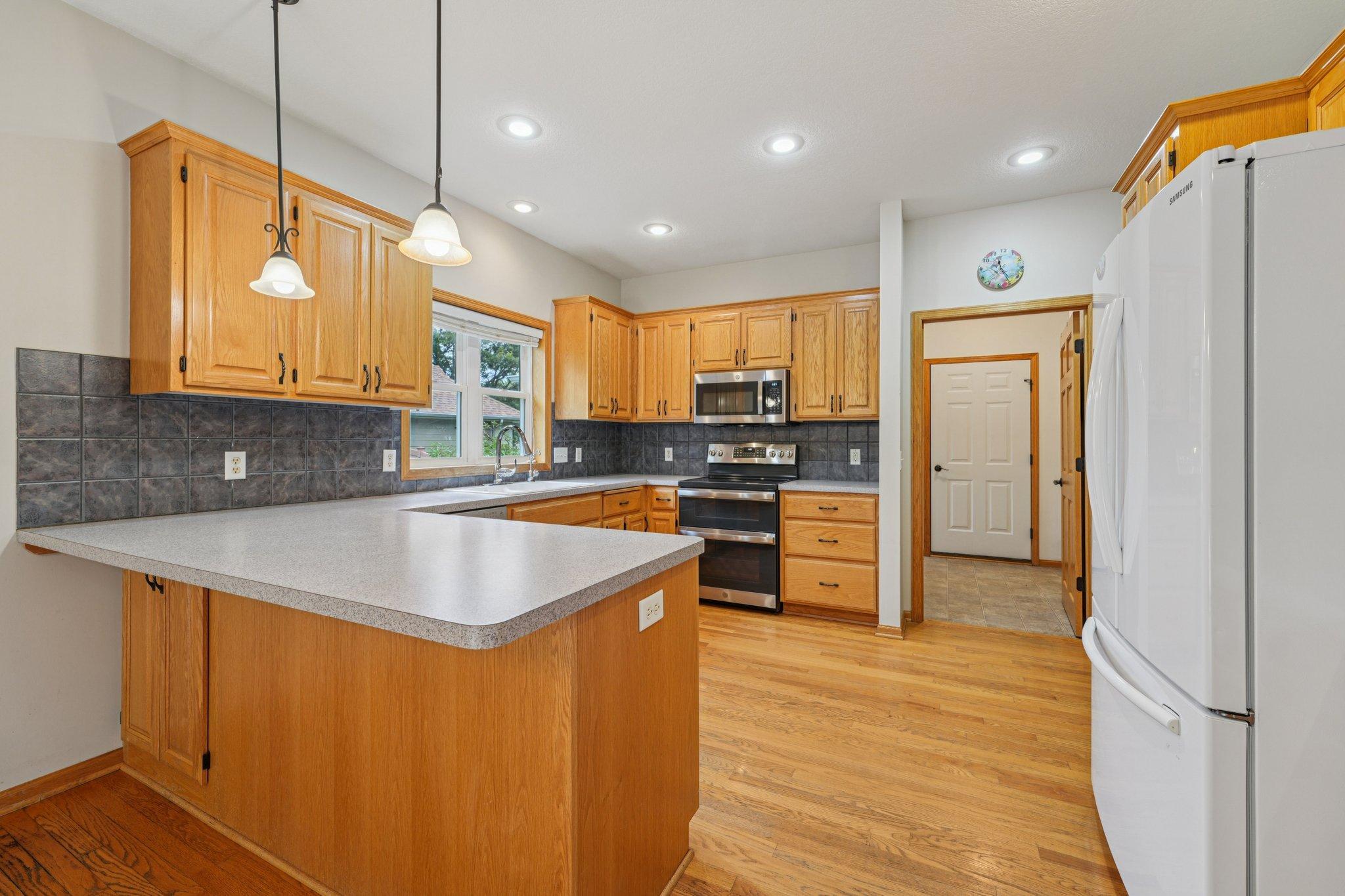 1789 Windsor Drive S