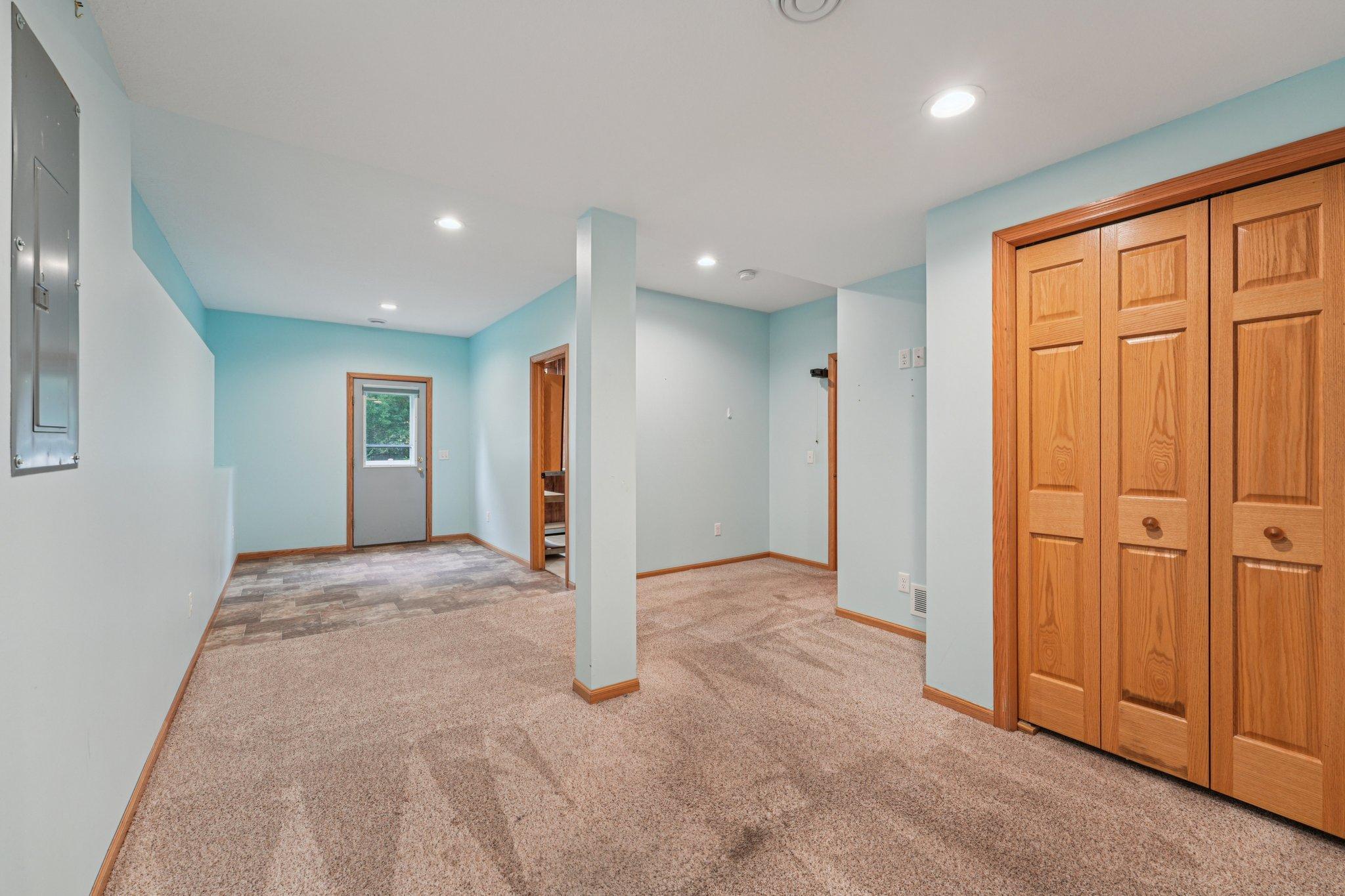 1789 Windsor Drive S