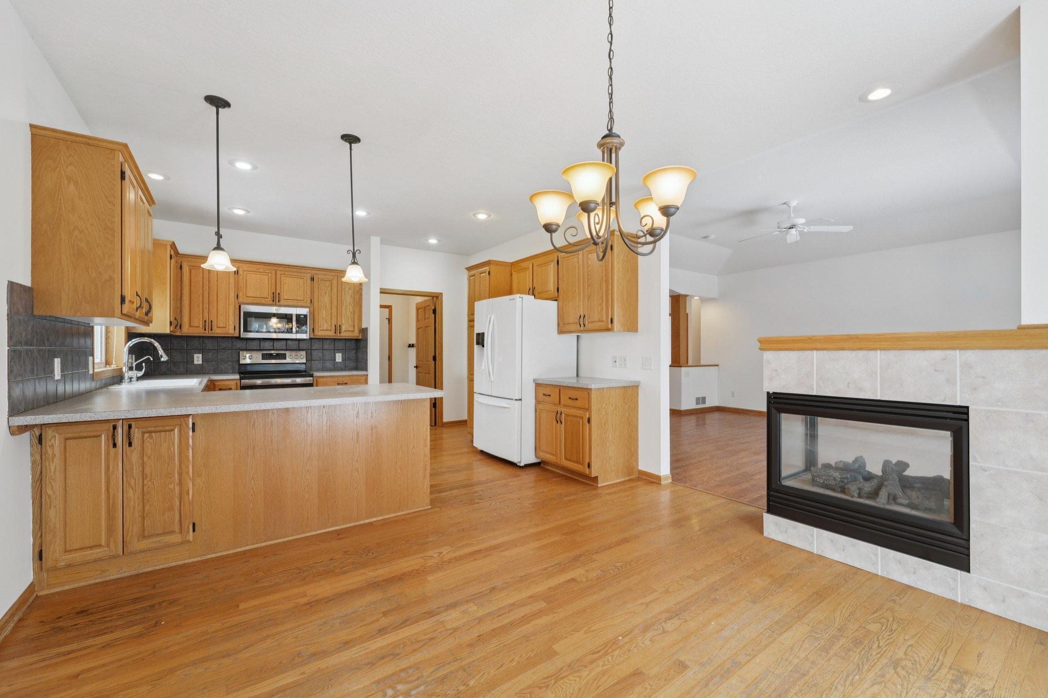 1789 Windsor Drive S