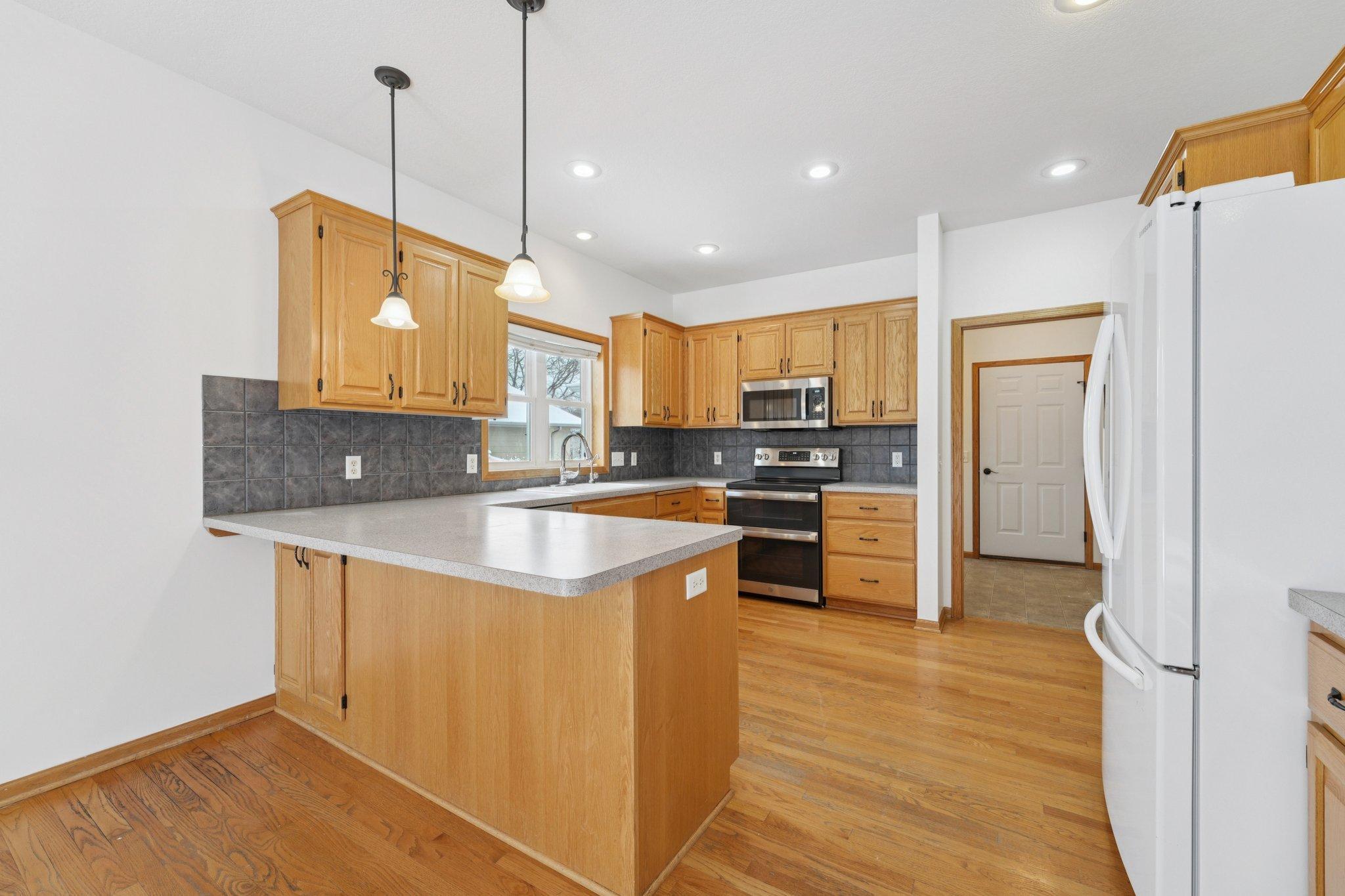 1789 Windsor Drive S