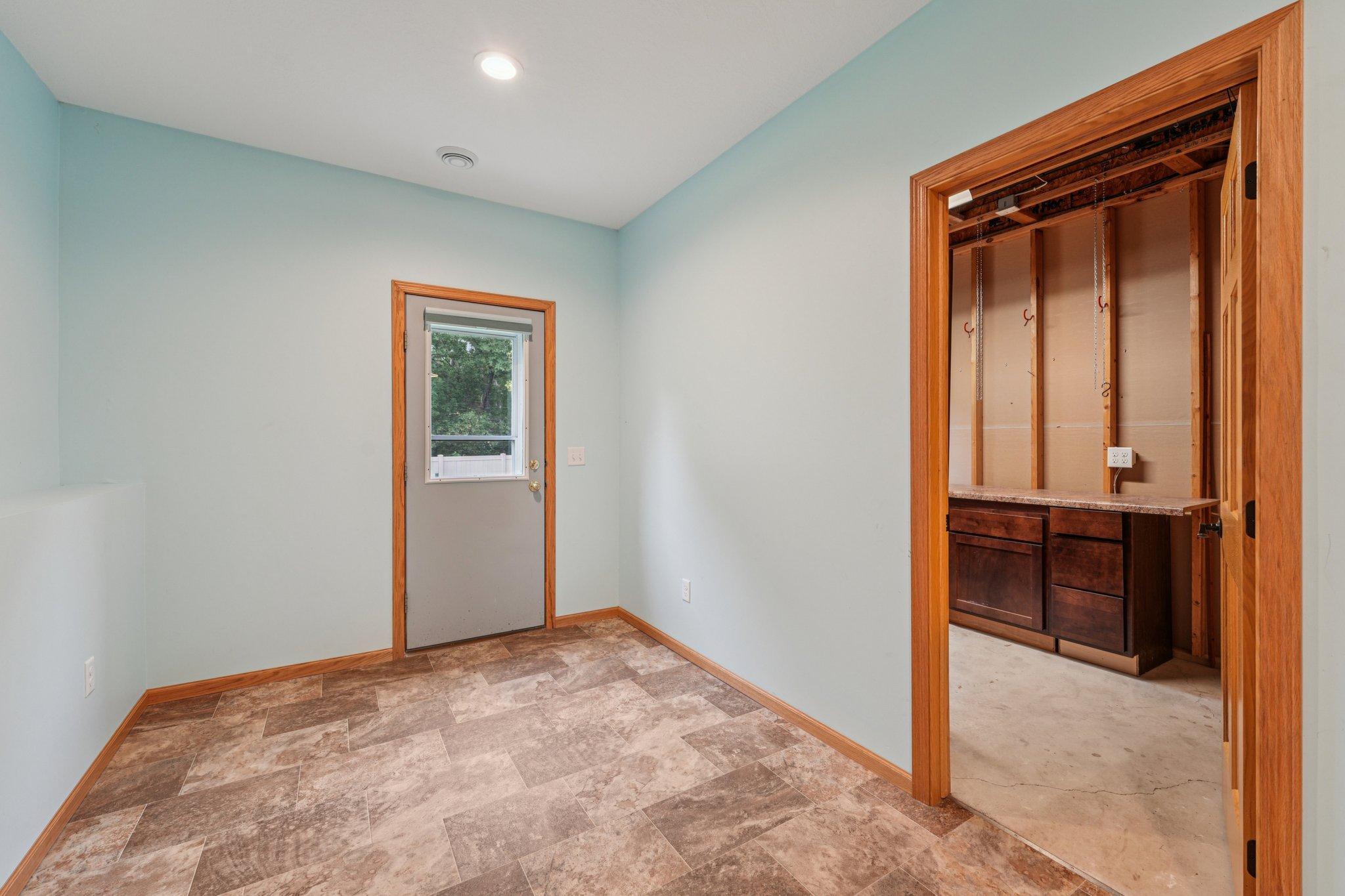 1789 Windsor Drive S