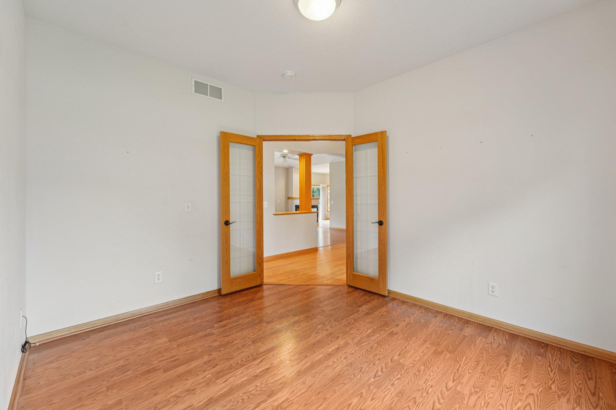 1789 Windsor Drive S