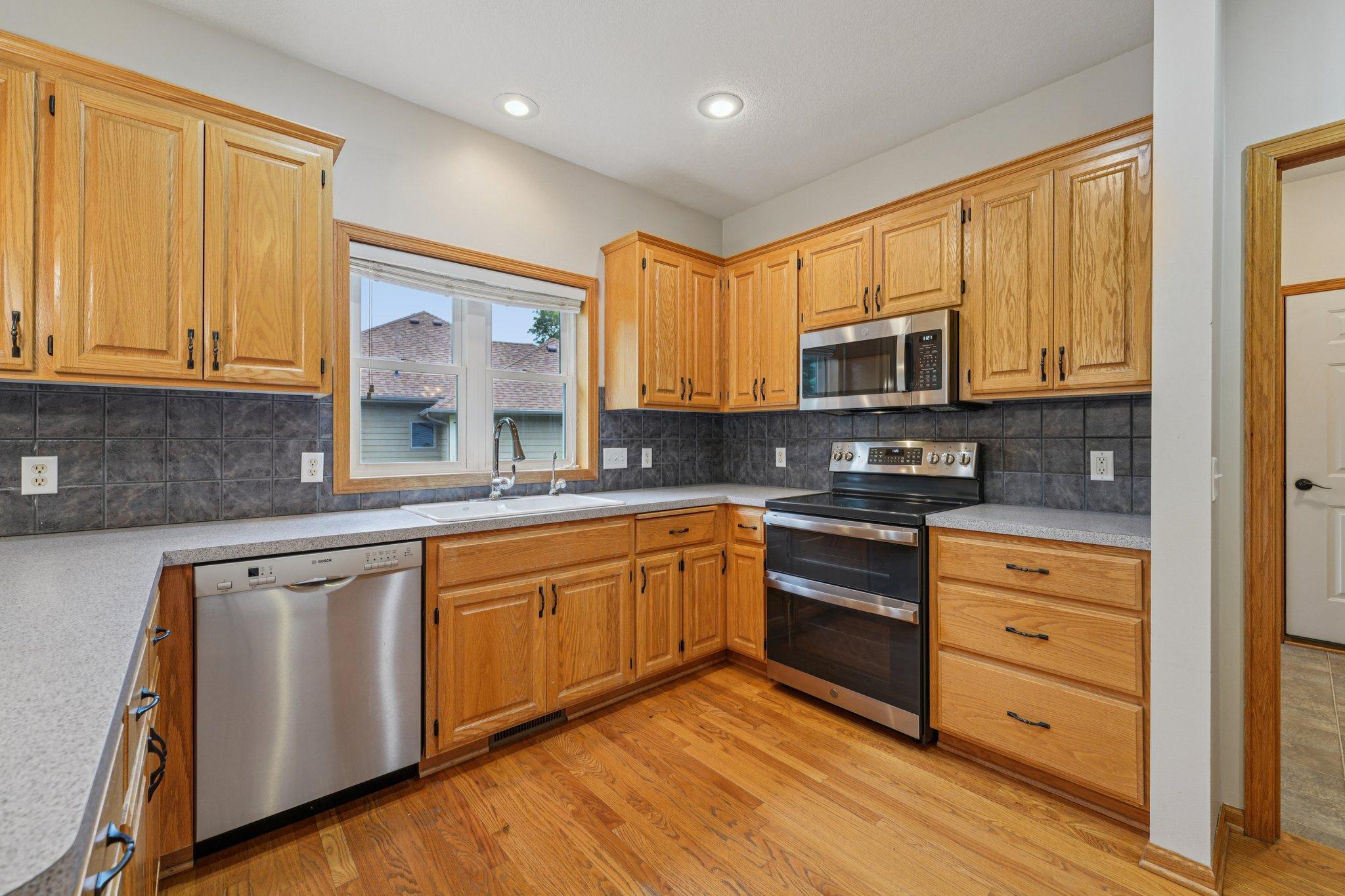 1789 Windsor Drive S