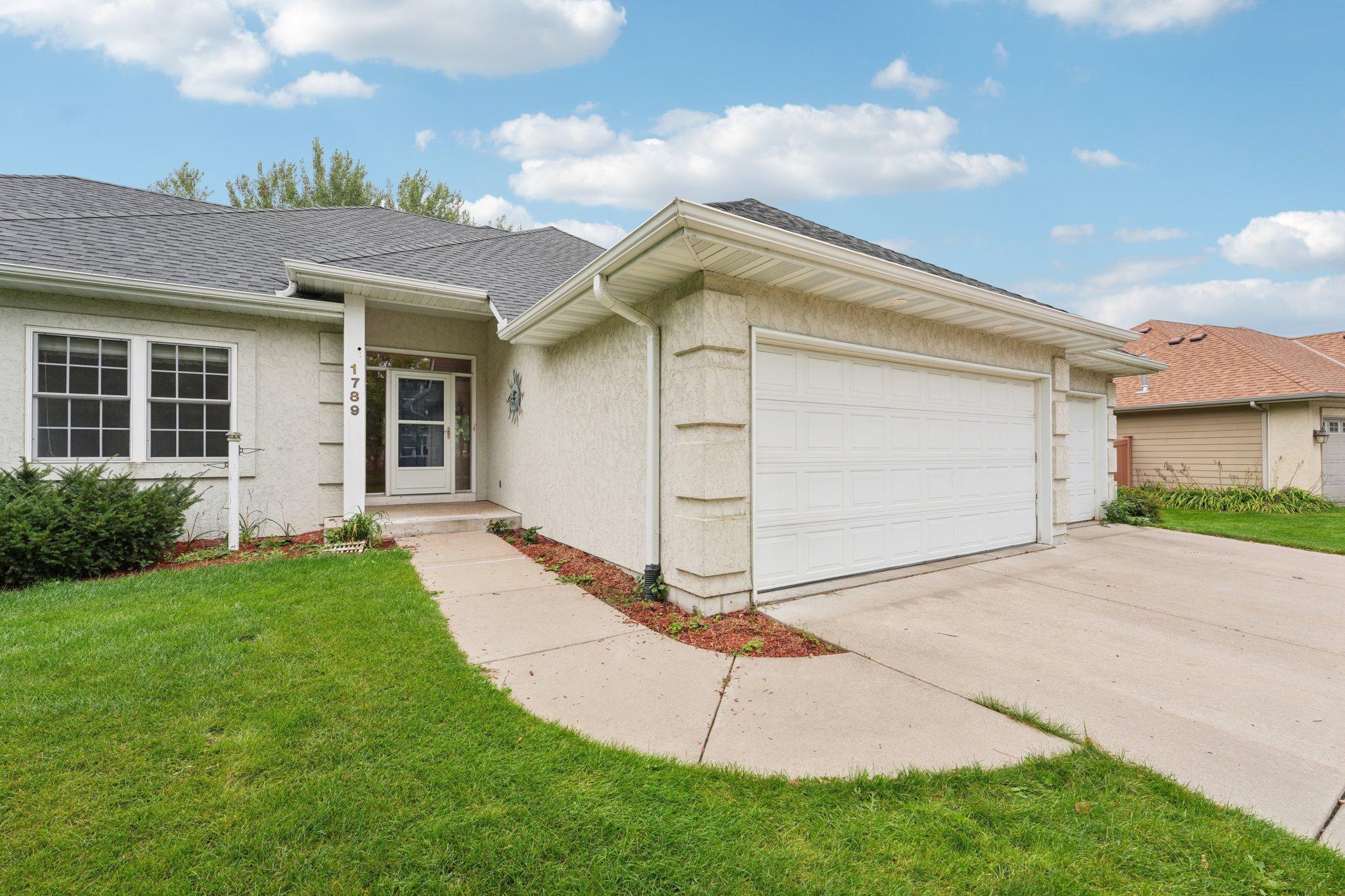 1789 Windsor Drive S