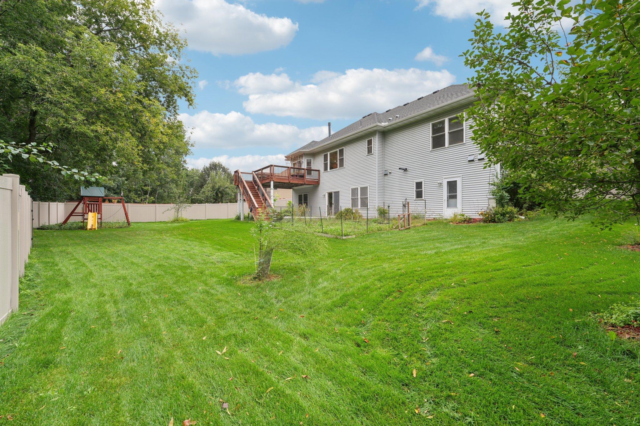 1789 Windsor Drive S