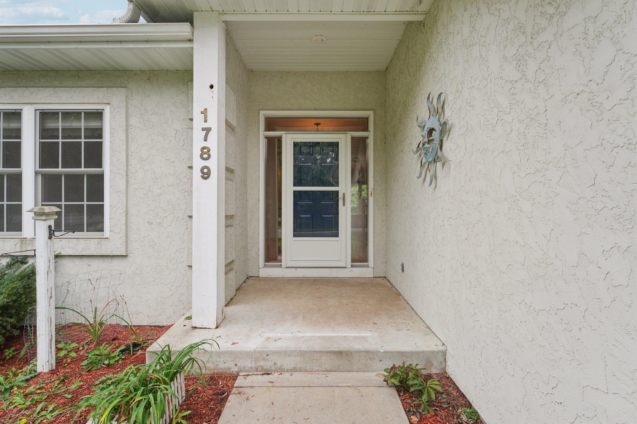 1789 Windsor Drive S