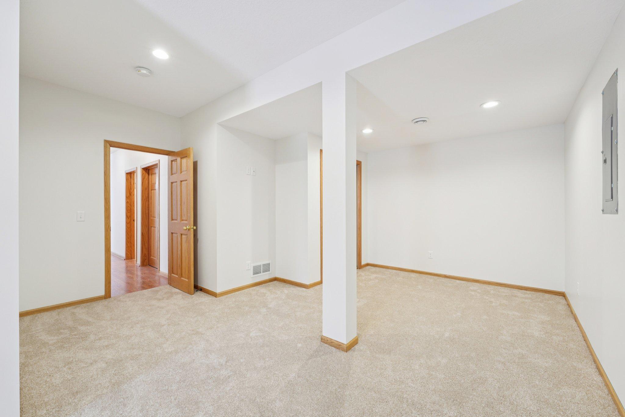 1789 Windsor Drive S